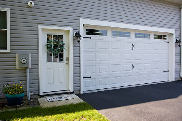 24/7 Emergency Garage Door Panel Replacement experts in Mayfield, PA